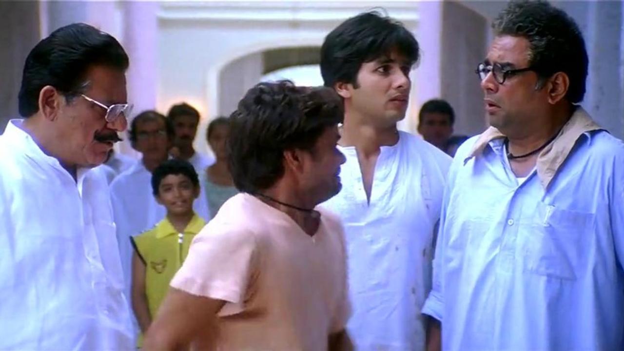 A still from Chup Chup Ke