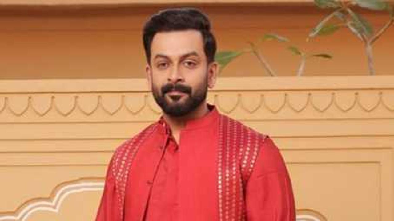 Prithviraj Sukumaran's new look from Vilayath Buddha