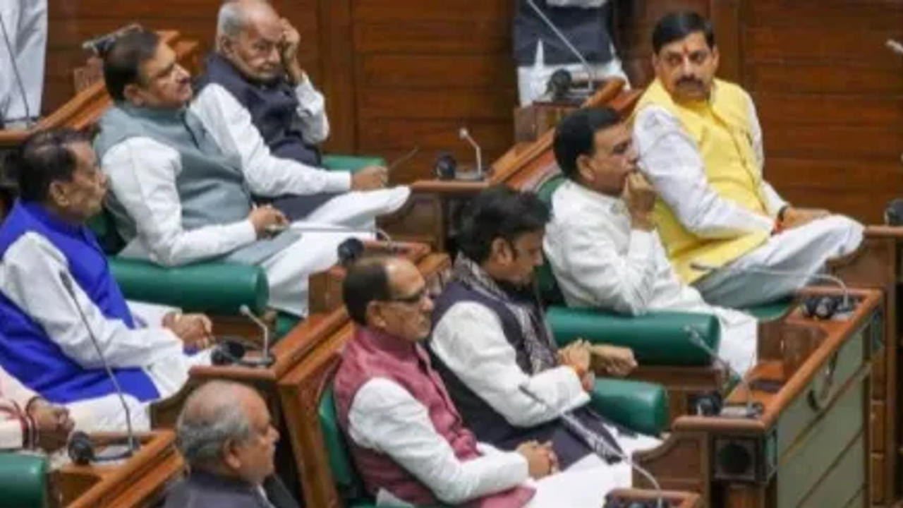 Madhya Pradesh Chief Minister Mohan Yadav with Deputy Chief Ministers Rajendra Shukla and Jagdish Devda, BJP MLAs Narendra Singh Tomar, Shivraj Singh Chouhan and others.