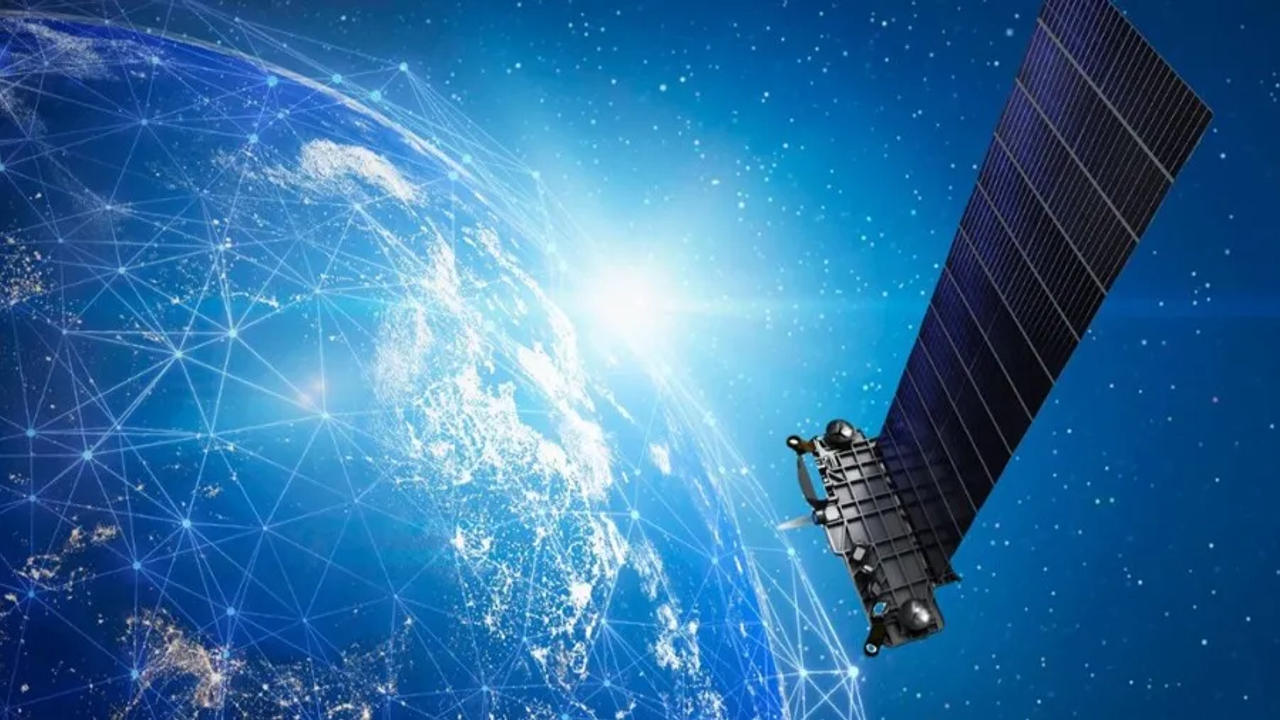  Satellite Internet Wars Heat Up in India as Jio, OneWeb Secure Licenses, Starlink Seeks Approval