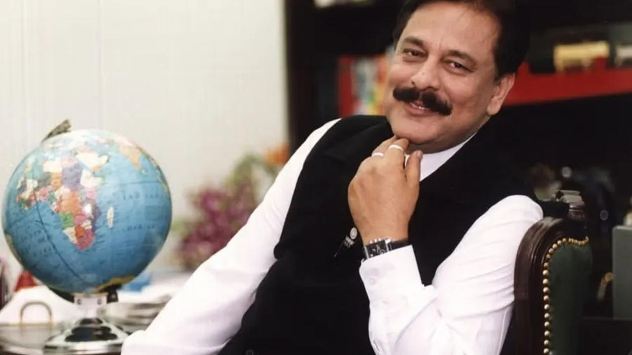 Sahara Group founder Subrata Roy passes away at the age of 75.