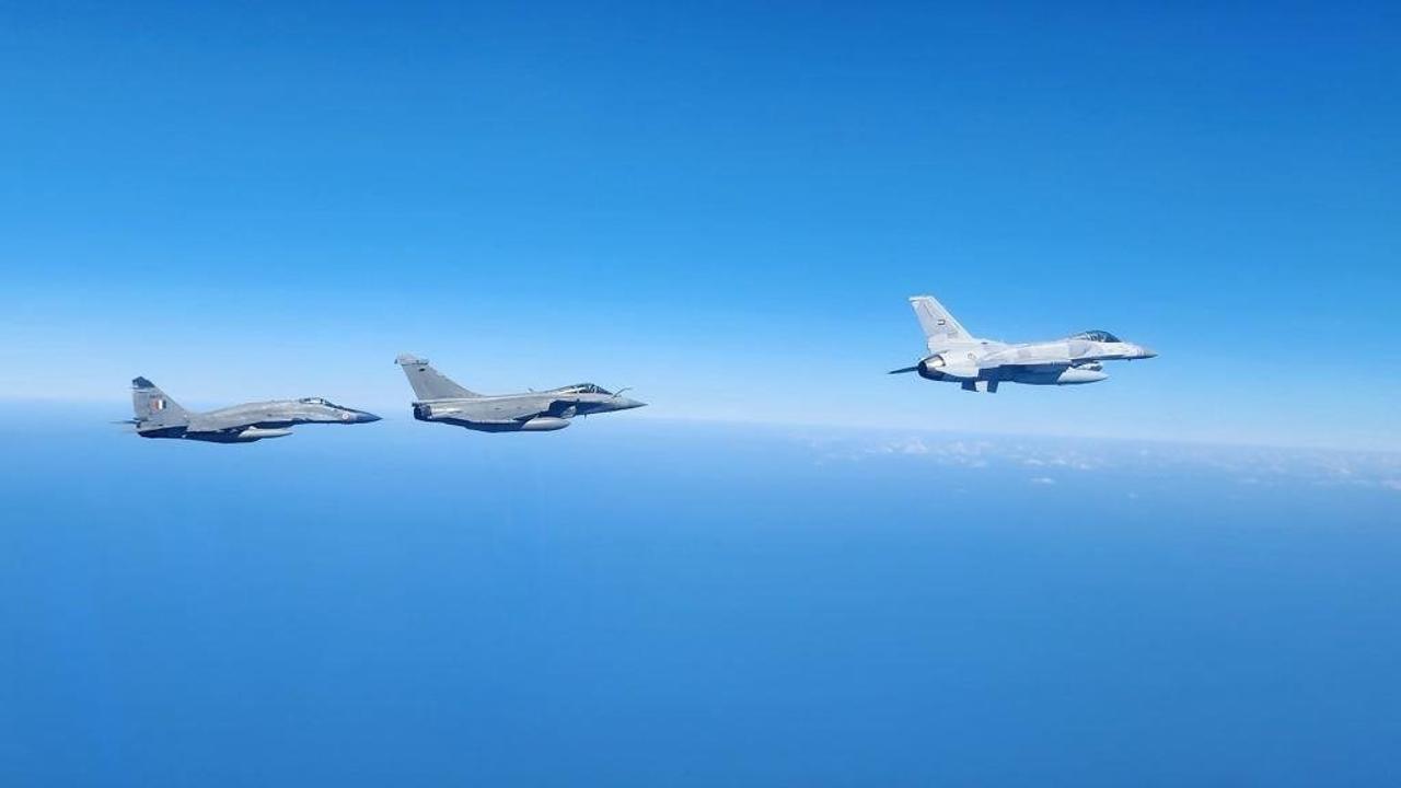 Rafale showed India strength Roar in the sky indian air force Republic Day Parade