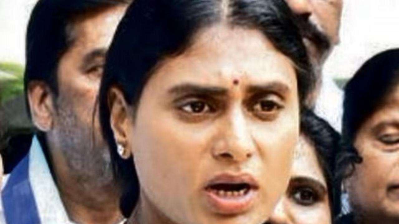 Andhra Pradesh Congress President YS Sharmila Reddy has been detained by the police