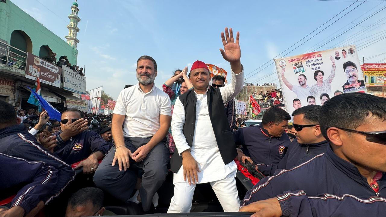 Rahul Gandhi and Akhilesh Yadav in Agra as part of the Bharat Jodo Nyay Yatra.  