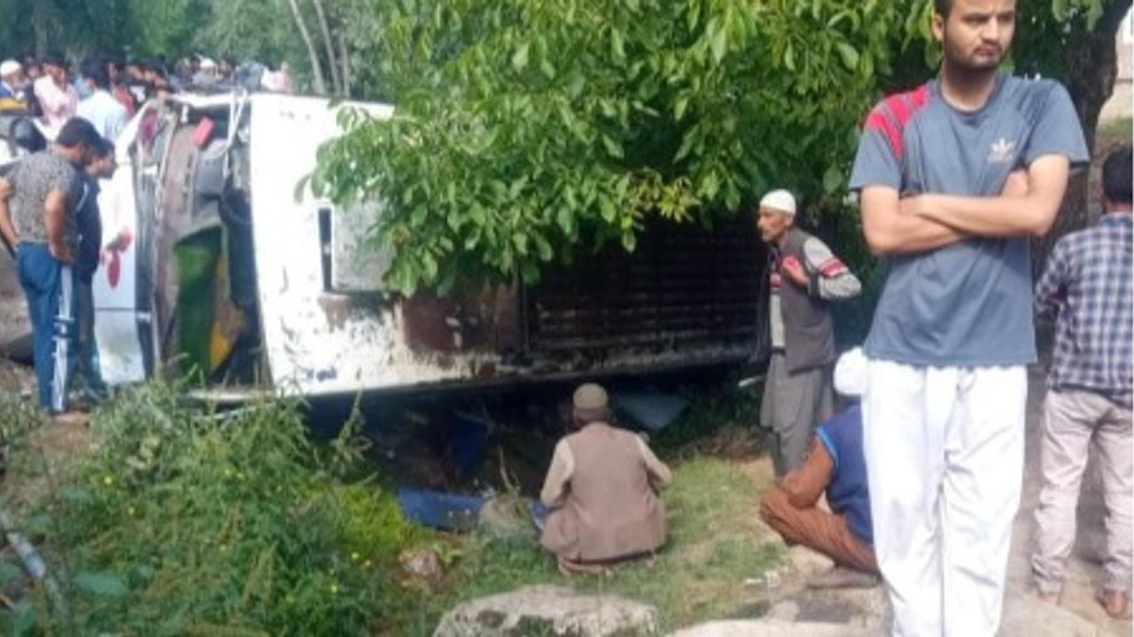 At least two persons were killed and several others were injured after a bus met with an accident near Pazalpore in Jammu and Kashmir's Baramulla.