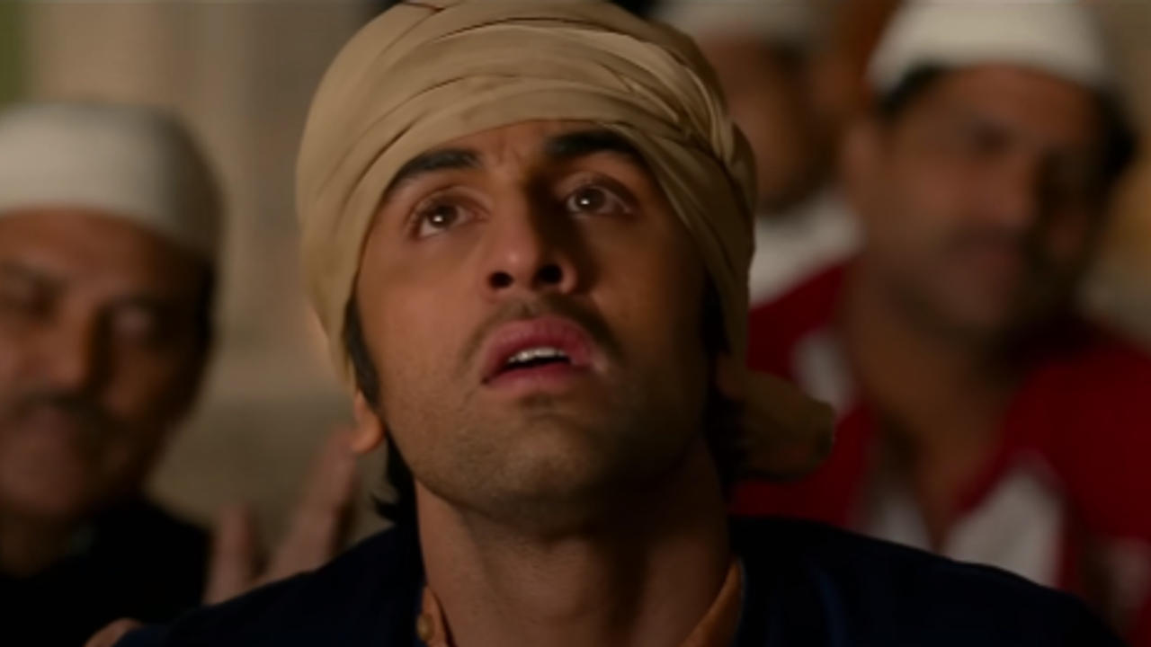 Ranbir zoning out in Kun Faya Kun