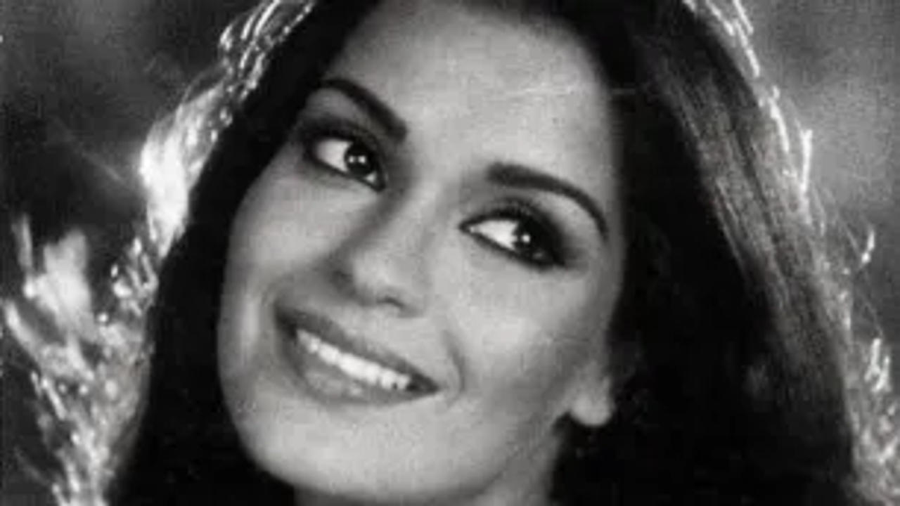 Veteran actress Zeenat Aman facts 