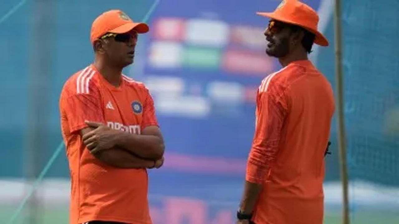 Rahul Dravid interacts with Vikram Rathour during Team India's training session