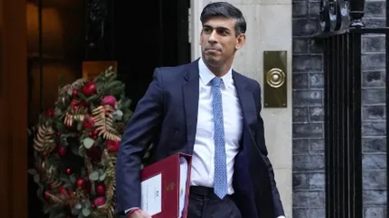 UK leader Rishi Sunak faces Conservative crisis 