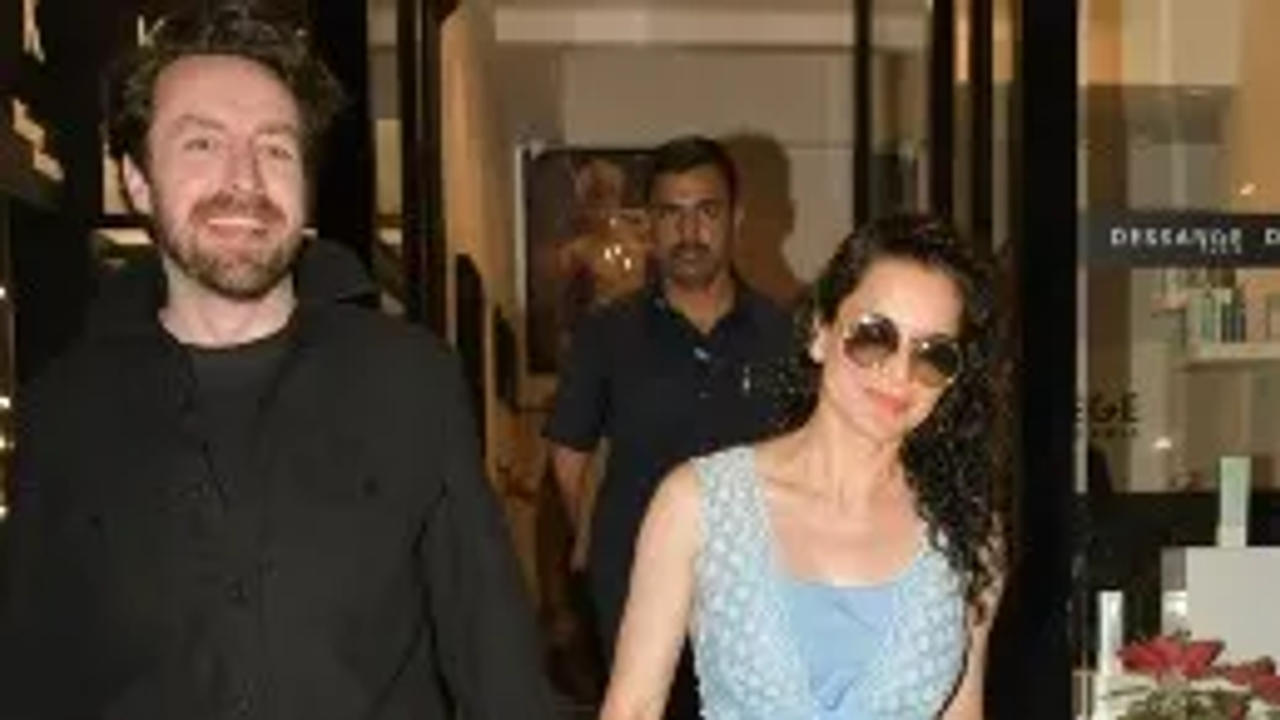 Kangana ranaut with mystery man