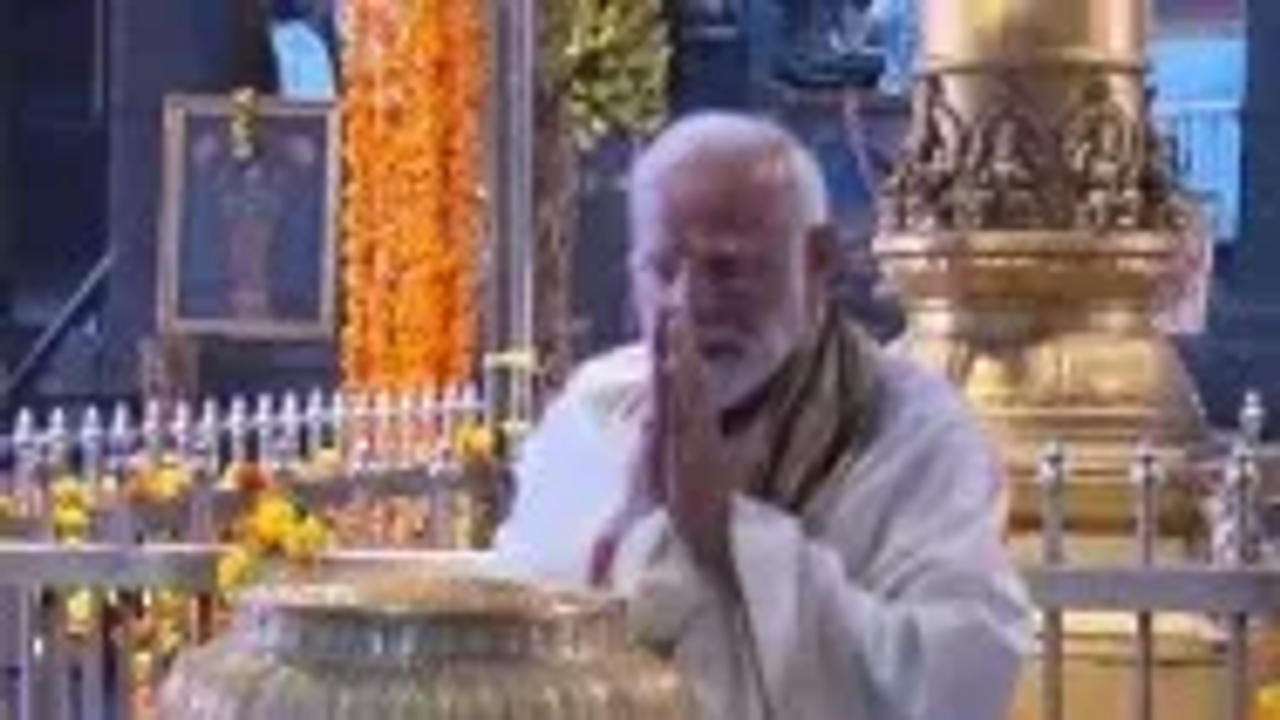 PM Narendra Modi Performs Puja at Guruvayur Temple in Kerala