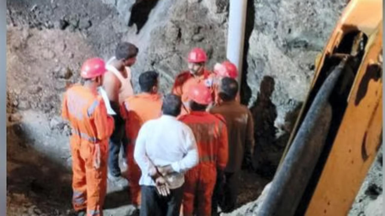 Teen falls into borewell in Gujarat's Kutch; rescue ops on