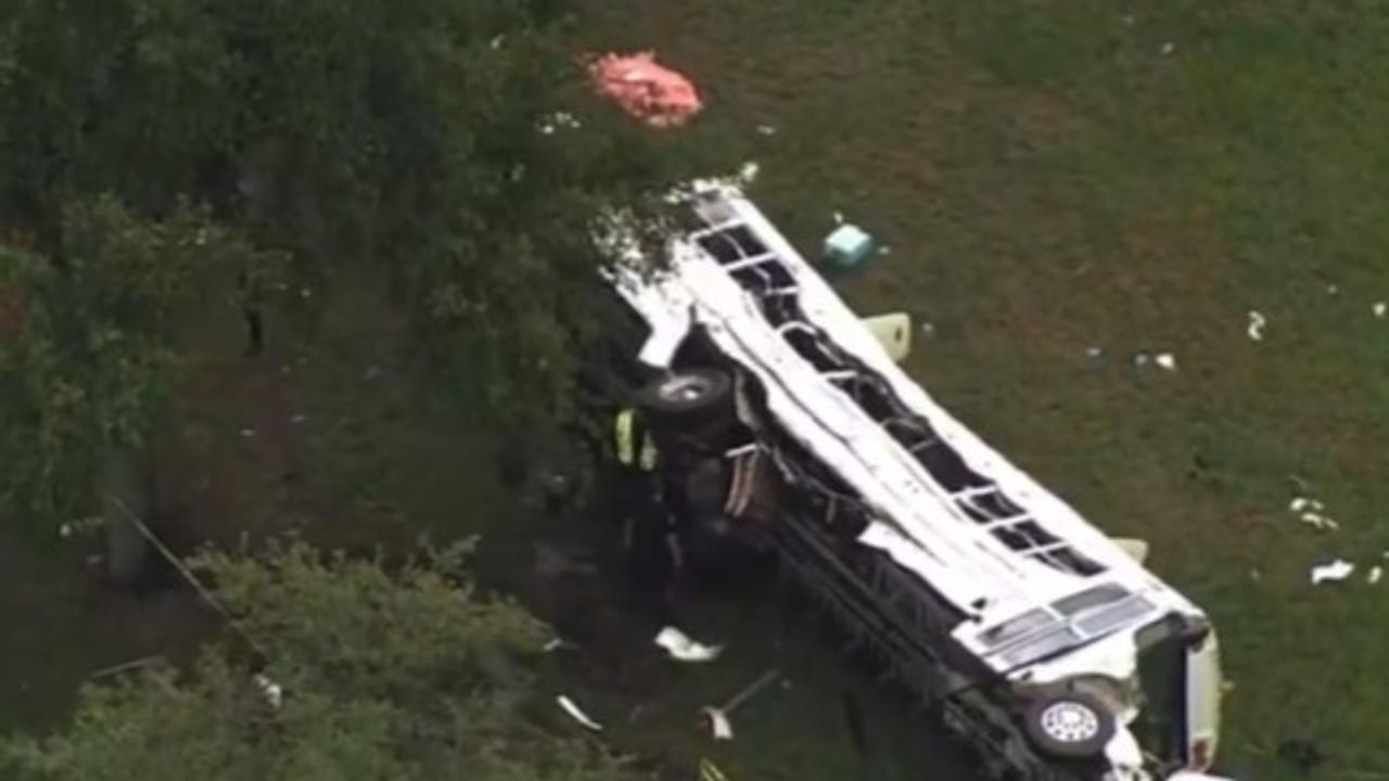 8 killed as bus crashes in Florida 