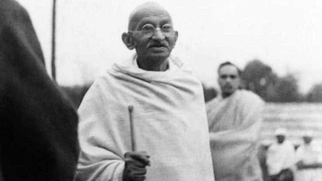 IIT researchers to create 'Gandhipedia'