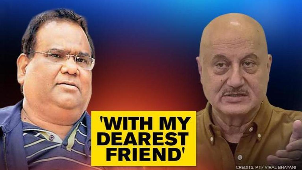 Satish Kaushik's in-flight selfie with Anupam Kher as they head to Bhopal for shooting