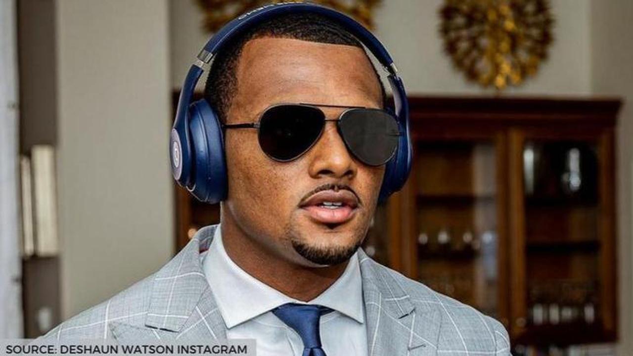 Deshaun Watson requests trade