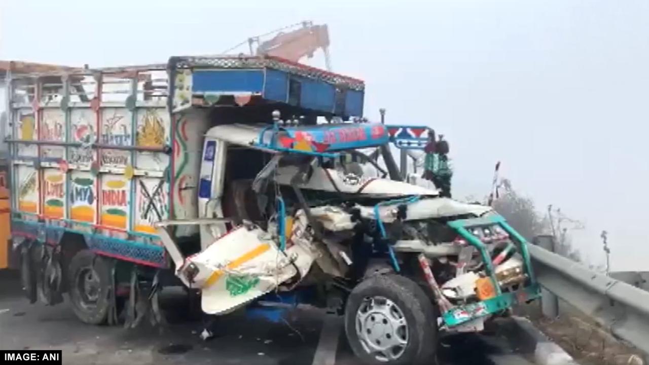 Massive Pileup on Delhi-Lucknow Highway, Several Cars Collide Due to Zero Visibility Amid Dense Fog