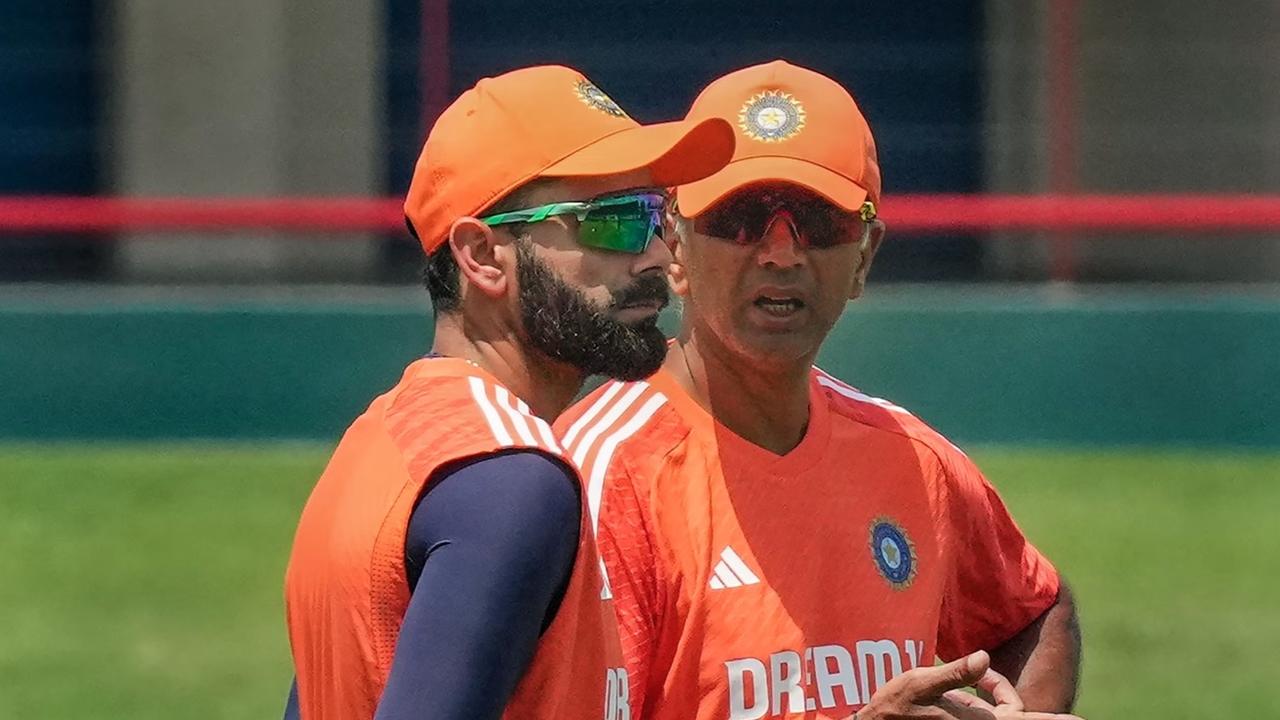 Virat Kohli with Rahul Dravid