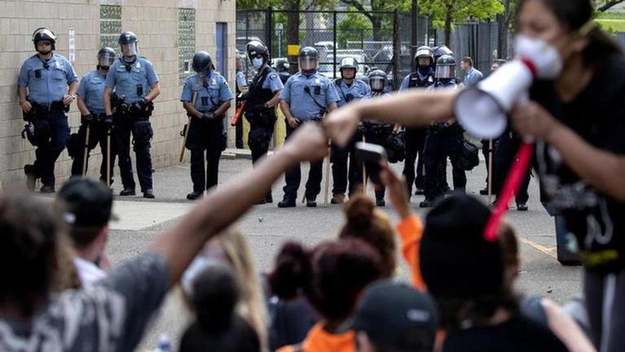 Minneapolis police fire rubber bullets at protesters