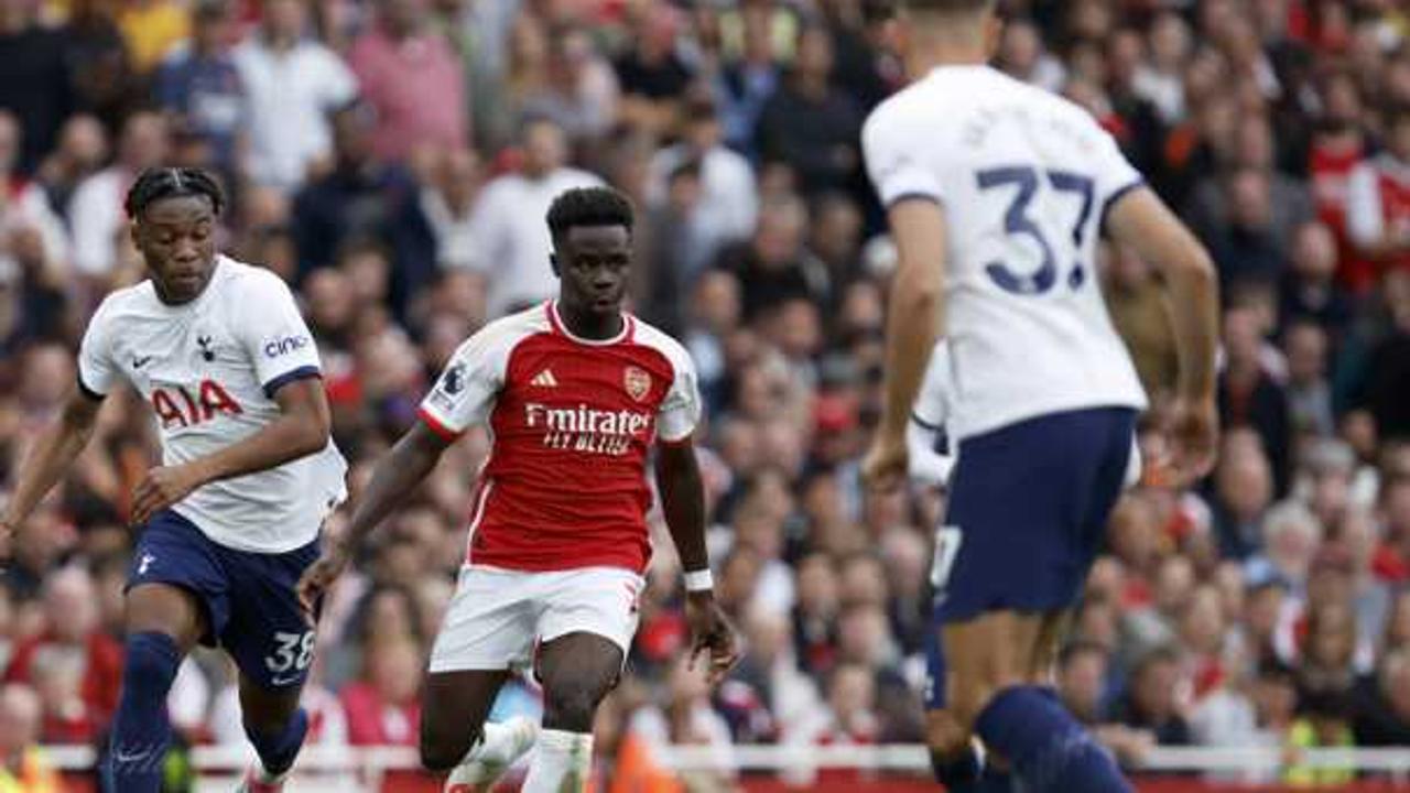 Bukayo Saka in action for Arsenal