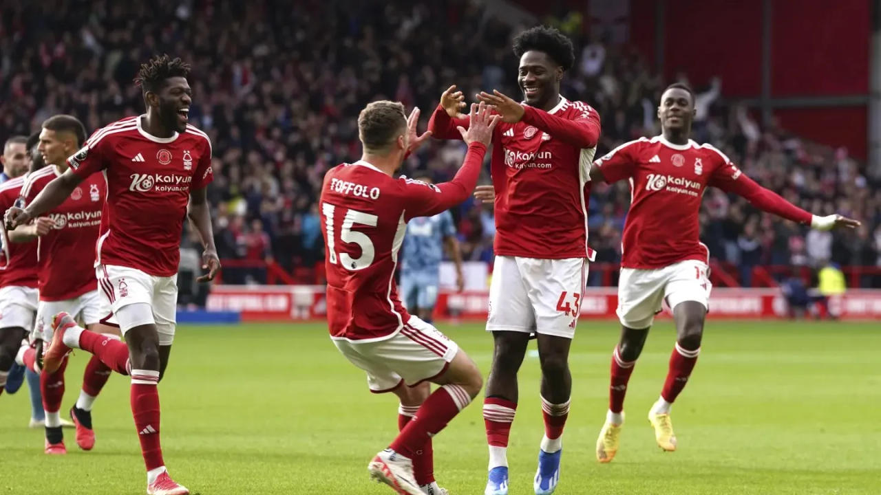 Martinez’s mistake contributes to Aston Villa’s 2-0 loss at Nottingham Forest in the Premier League