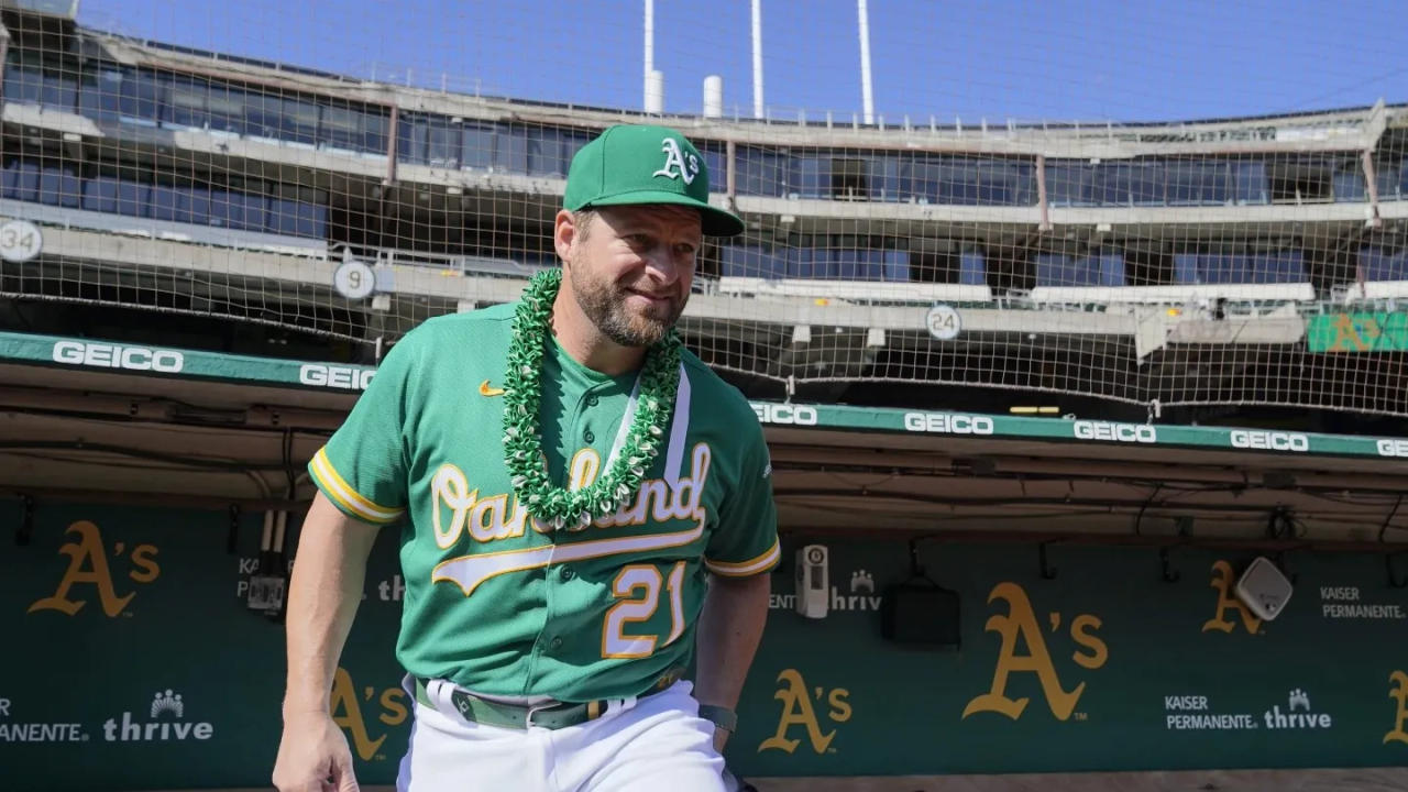 Guardians hire former All-Star catcher Stephen Vogt as their new manager, gets 3-year contract