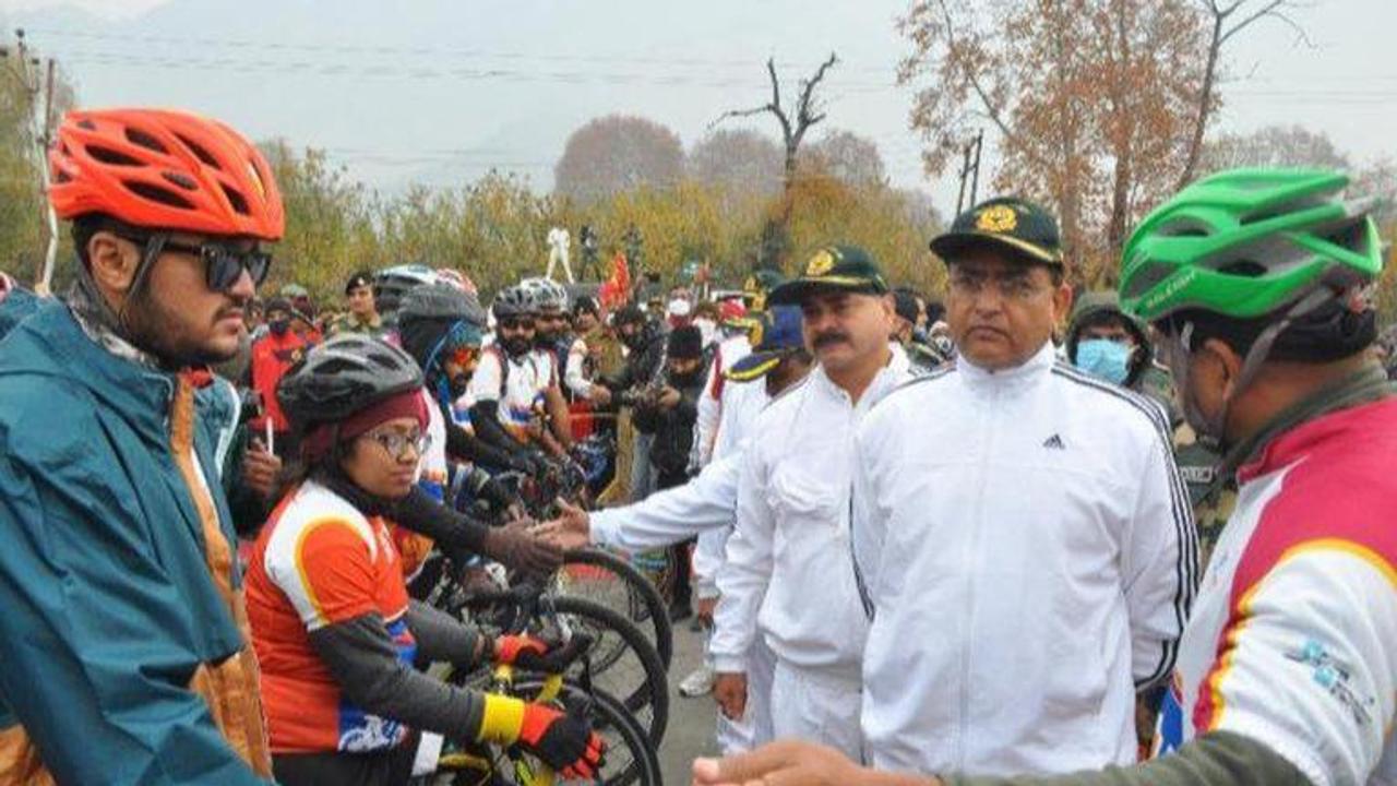 Kashmir to Kanyakumari cycle expedition for divyangjans flagged off by DG BSF