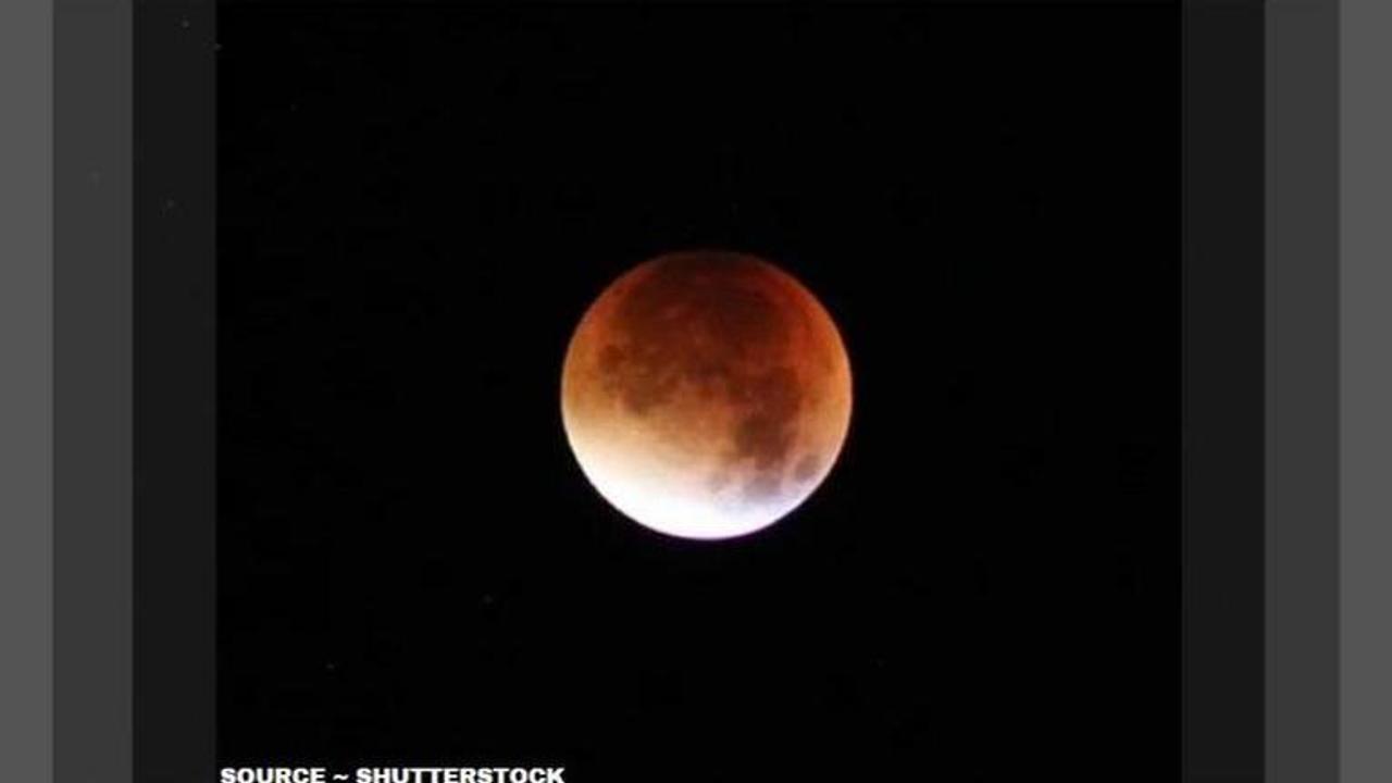 what time is the lunar eclipse tonight in south africa