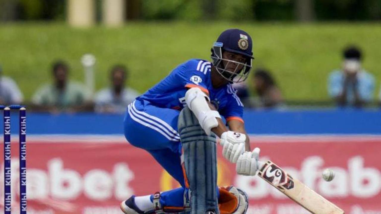 IND vs WI: Yashasvi Jaiswal hits six with a shot very rarely hit by Indian batsman- WATCH