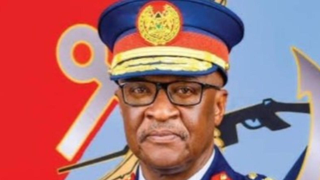 Kenyan military chief General Francis Ogollo died on Thursday in a helicopter crash. 