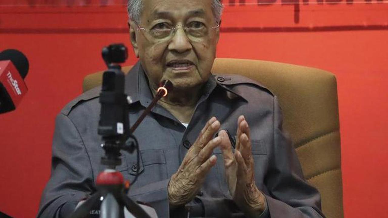 Malaysia: Mahathir Mohamad to form new party after expulsion