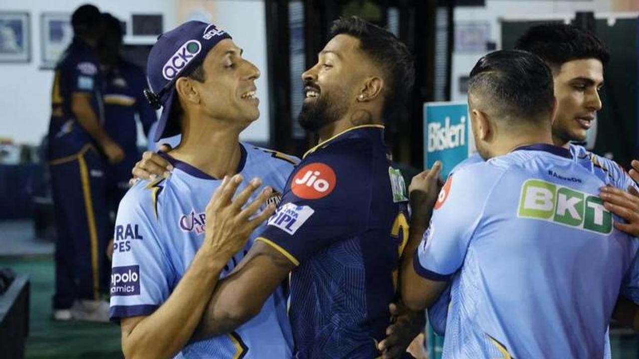 Hardik Pandya- Ashish Nehra