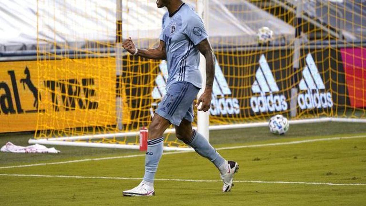 Shelton helps Sporting KC tie FC Dallas 1-1