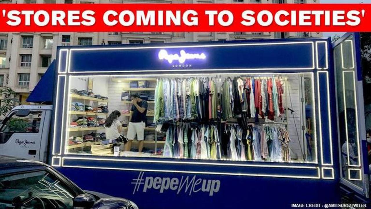 Mobile clothing store becomes new shopping point amid COVID; netizens impressed