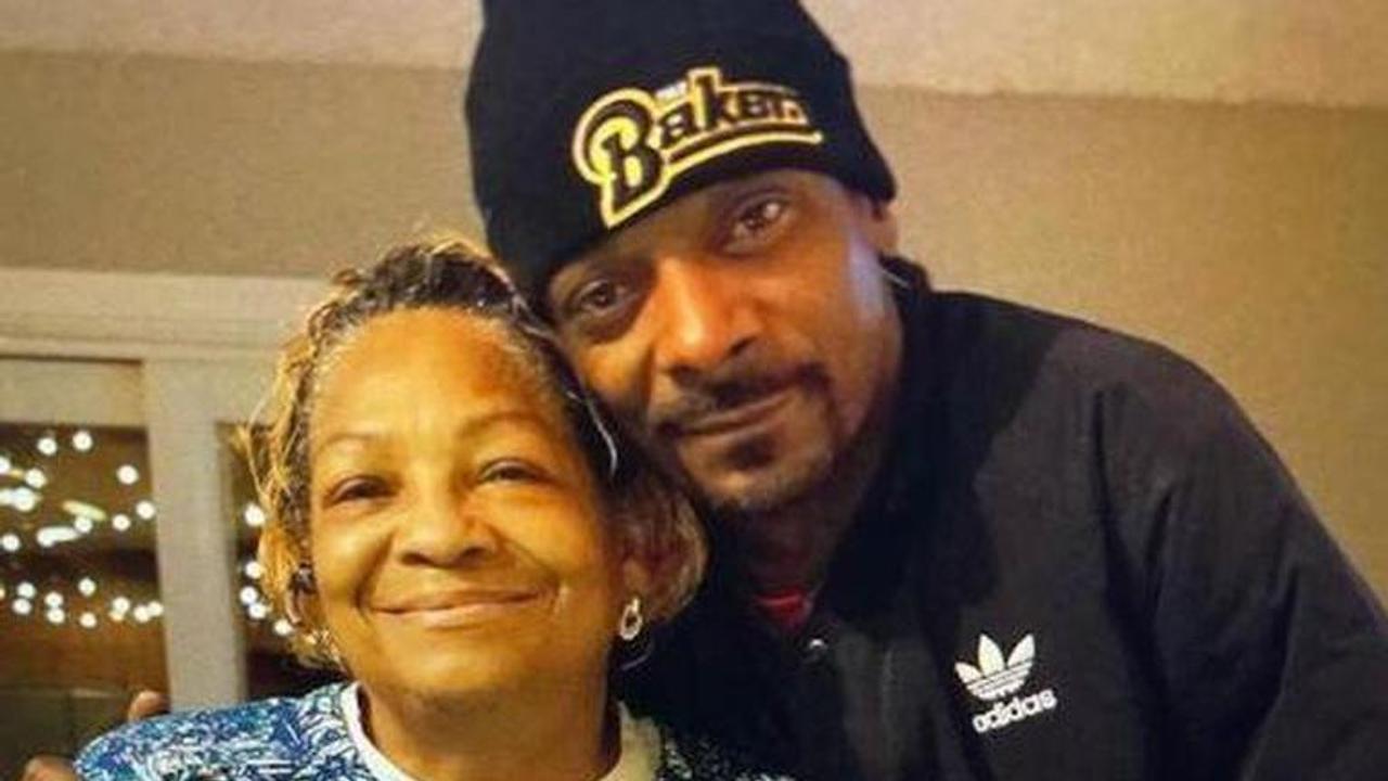 Snoop Dogg, snopp dogg mother