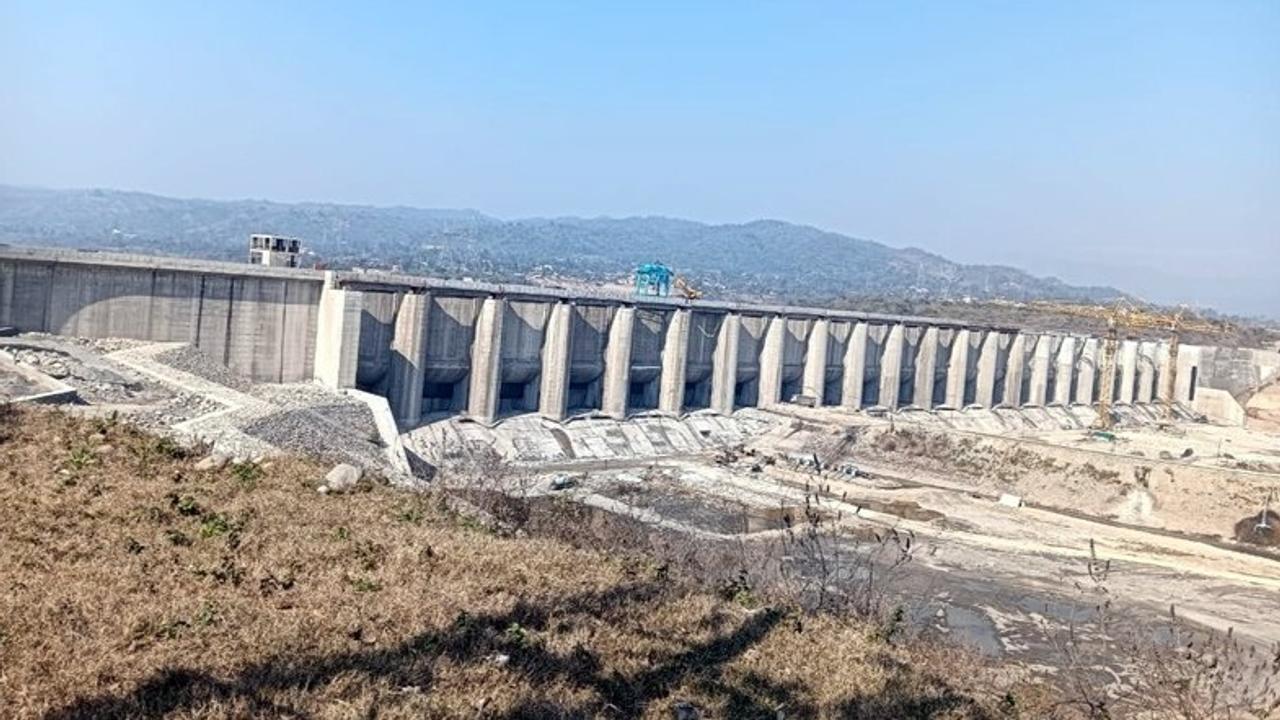 Shahpurkandi Barrage.