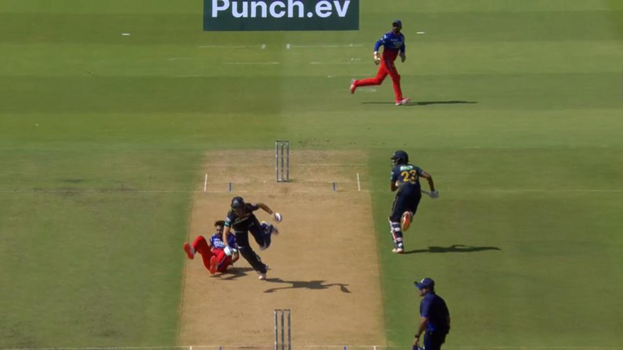 Shubman Gill and Mohammed Siraj collide during GT vs RCB