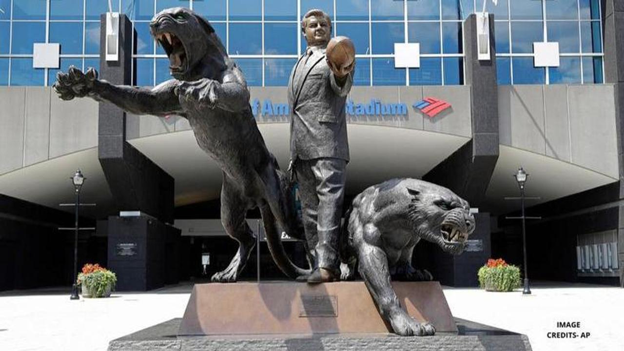 jerry richardson statue