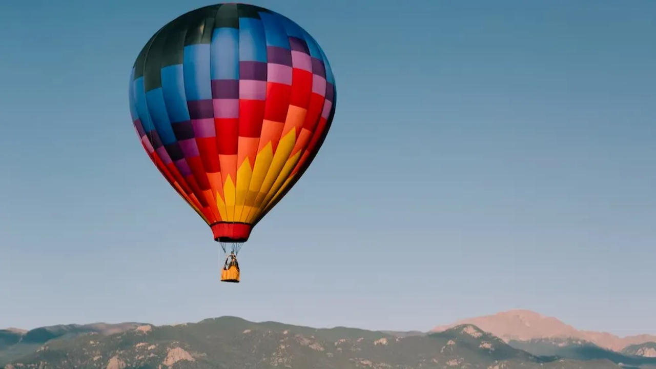 Hot air balloon crashes in Arizona leaves 4 dead and one injured