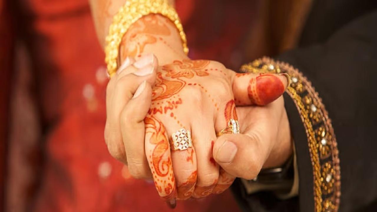 Gorakhpur Women Marry Each Other At Temple After Escaping Abusive Husbands