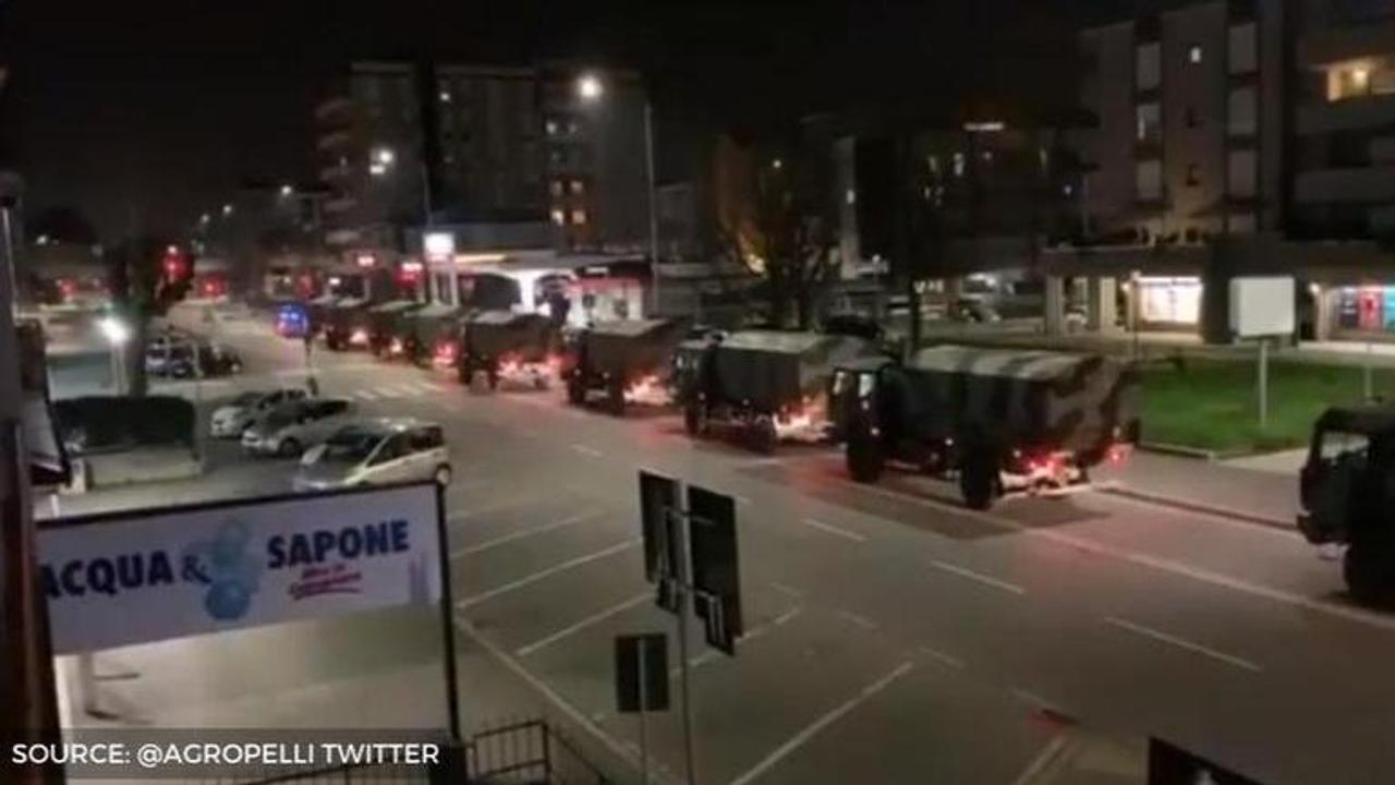 italian military carrying dead bodies