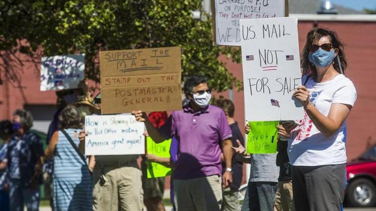 Schumer, House dems summon USPS leaders for hearing