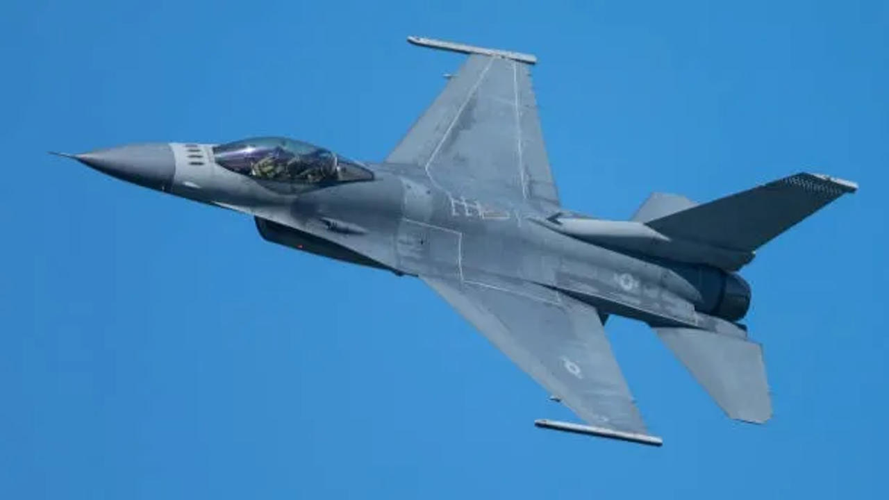 F16 Jet