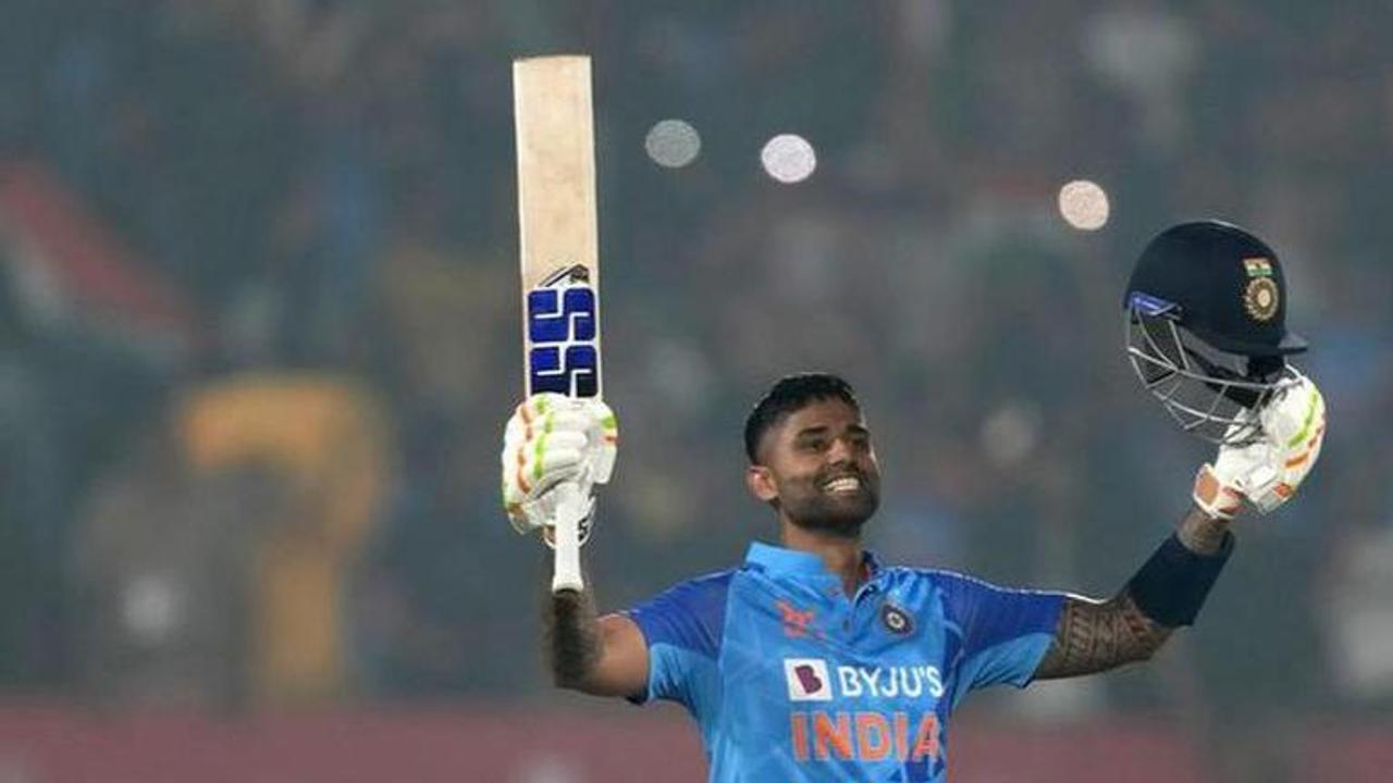 Suryakumar Yadav, Virat Kohli, Babar Azam, IND vs SL, Suryakumar Yadav Record, suryakumar yadav century, suryakumar yadav batting, india vs sri lanka