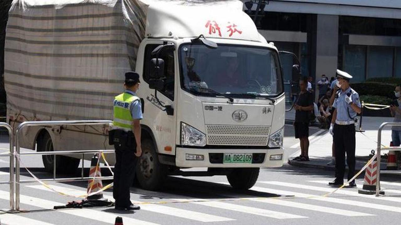 Trucks arrive at US consulate ordered closed in China