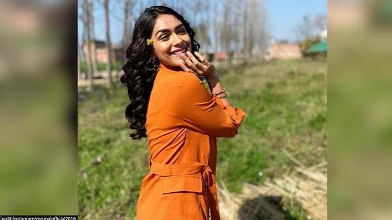 Super 30 star Mrunal Thakur says she's 'in love', wants this actor to take her out on date