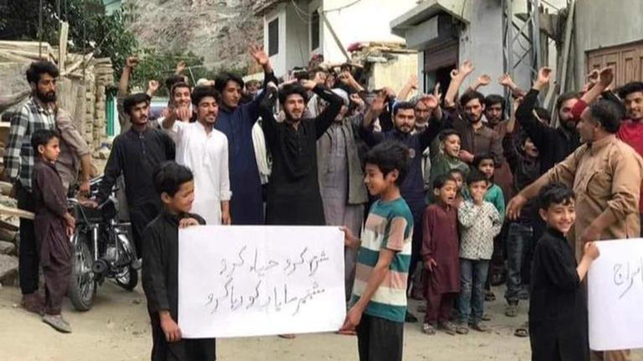 People conduct demonstrations in PoK (Image: Twitter - @shaukatkashmiri)