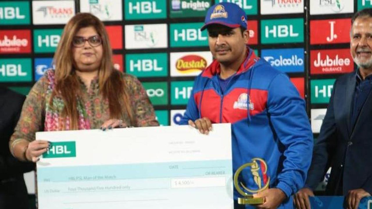 Karachi Kings qualified for the semifinals and eliminated two-time champion Islamabad United from the Pakistan Super League after a four-wicket win on Saturday