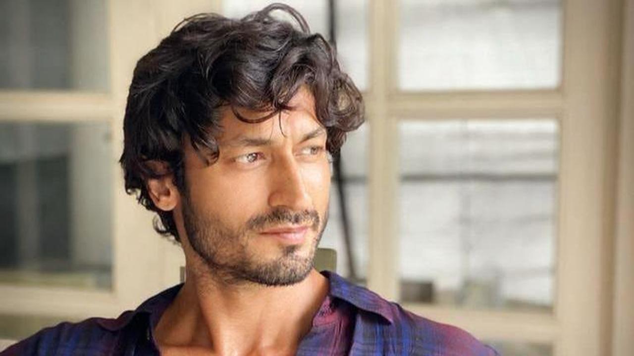 Vidyut Jammwal surprises with 'Kalari Chikitsa' video on b'day, leaves fans stunned