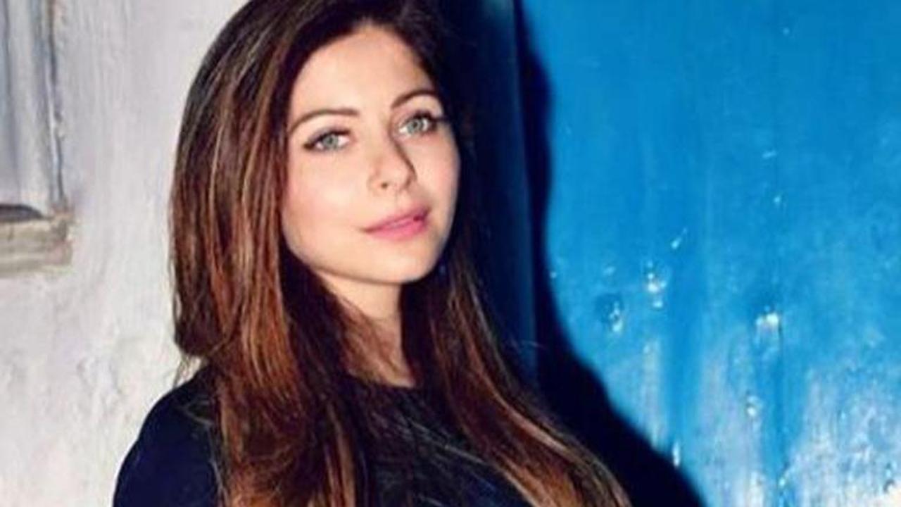 Kanika Kapoor confirms testing positive for COVID-19, posts statement on Instagram